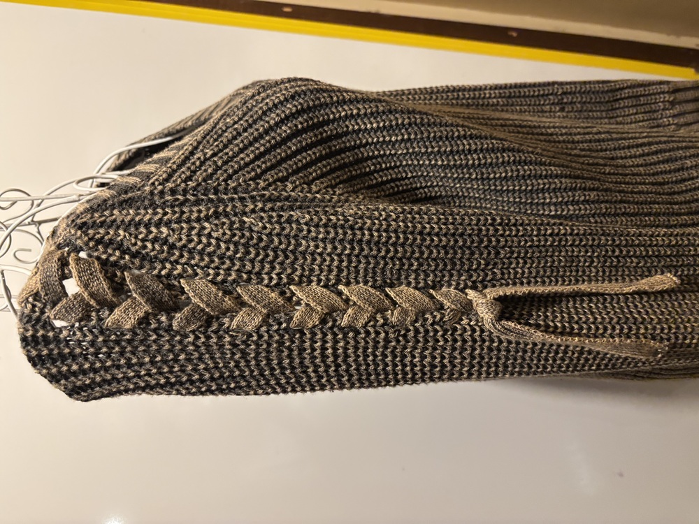 Romeo‎ & Juliet Couture Small Sweater